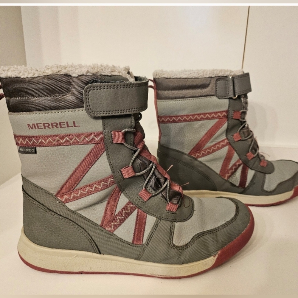 Merrell waterproof womens snow boots size 4M